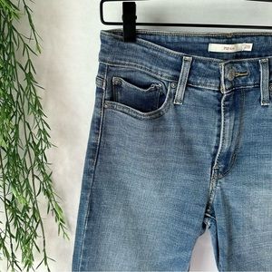Levi’s 712 Slim Straight Leg Jeans Women’s size 28